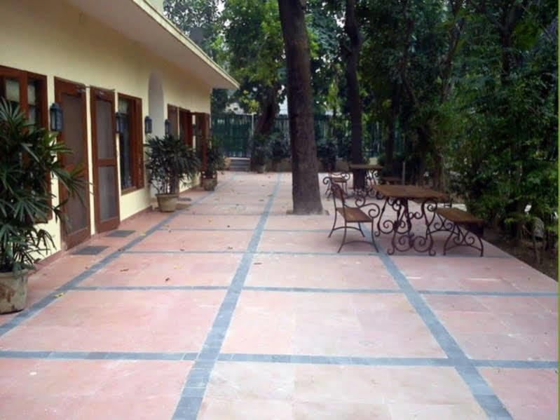 Lutyens Bungalow Нью-Дели Экстерьер фото